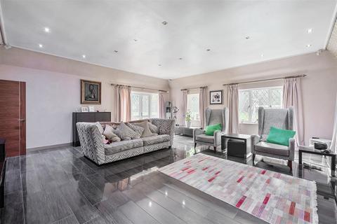 Oak Trees Heather Close, Kingswood, Tadworth, KT20 6NY