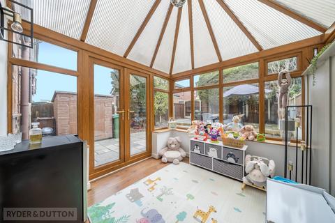 39 Crocus Drive, Royton, Oldham, OL2 6QP