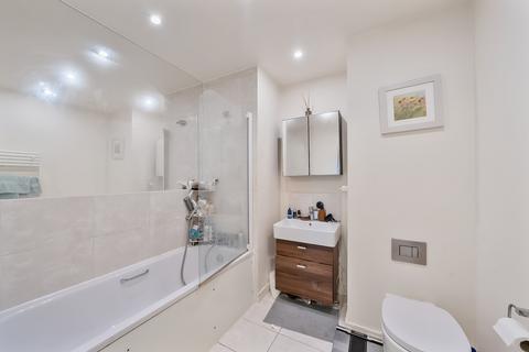 2 bedroom apartment for sale, Shearwater Drive, London NW9