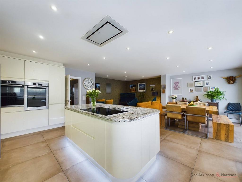 Kitchen/Diner/Living Area