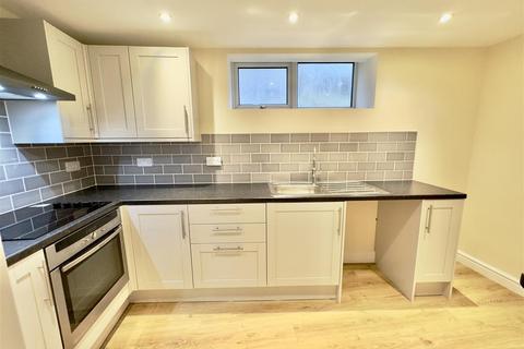 2 bedroom terraced house to rent, Penmount Terrace, Pwllheli