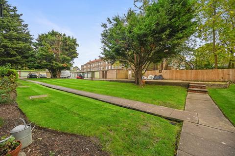 29, Queensfield Court London Road, Sutton, SM3 8JD
