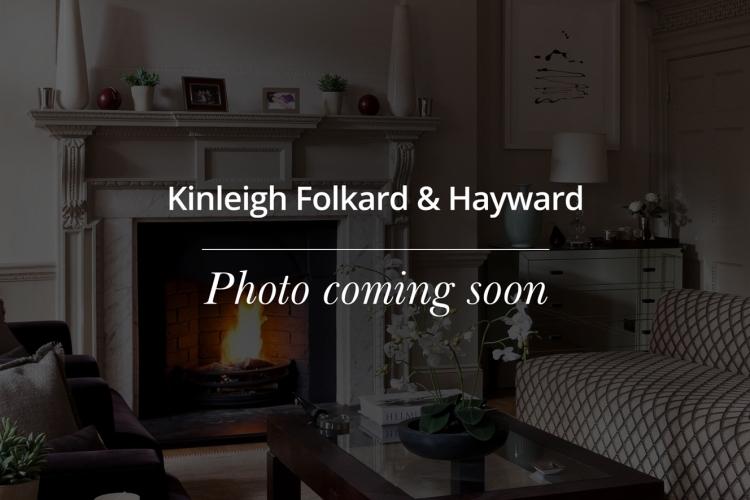 Mill Hill Road London W3 2 bed apartment to rent £2,750 pcm (£635 pw)