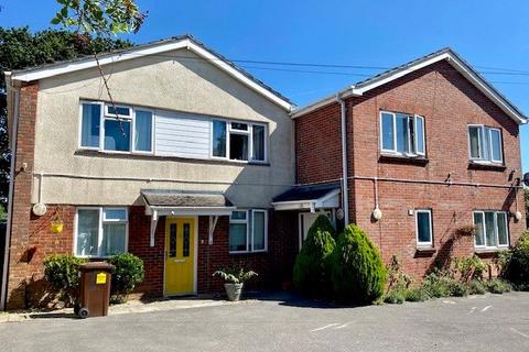 2 bedroom flat to rent, Winchester Road, Southampton SO32