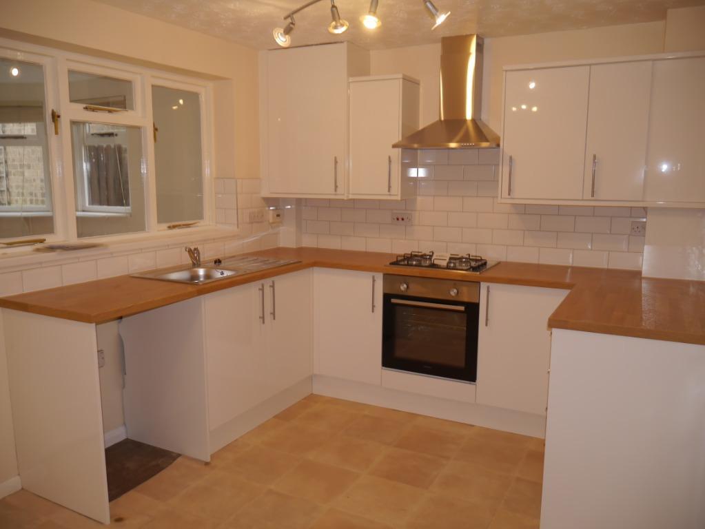 Maple Close, Melton Mowbray LE13 3 bed semidetached house to rent £