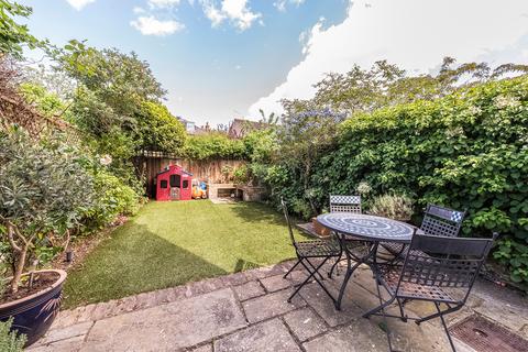108 Chestnut Grove, London, SW12 8JJ