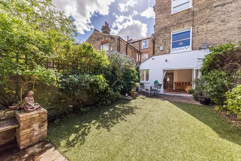 108 Chestnut Grove, London, SW12 8JJ