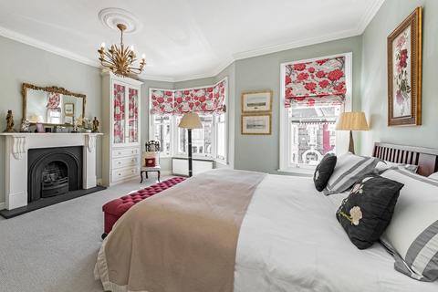 108 Chestnut Grove, London, SW12 8JJ