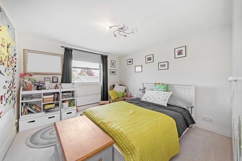 108 Chestnut Grove, London, SW12 8JJ