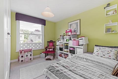 108 Chestnut Grove, London, SW12 8JJ
