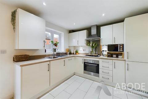 7 Cascade Close, Burton-on-trent, DE14 1DX