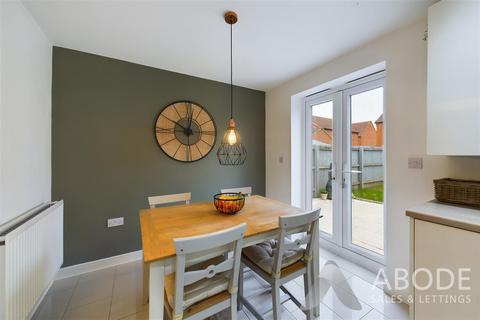 7 Cascade Close, Burton-on-trent, DE14 1DX