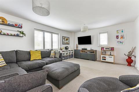 3 bedroom end of terrace house for sale, Blossom Way, Barnham