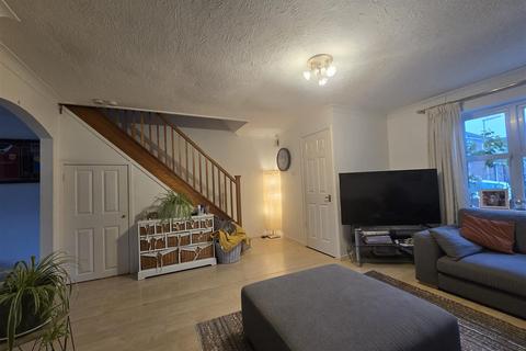 4 bedroom barn conversion to rent, Larch Way, Farnborough GU14