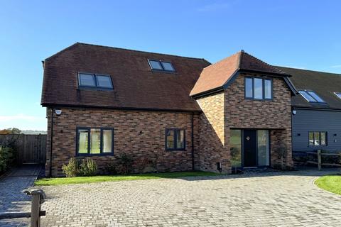 3 bedroom detached house for sale, Thorn Close, Marden