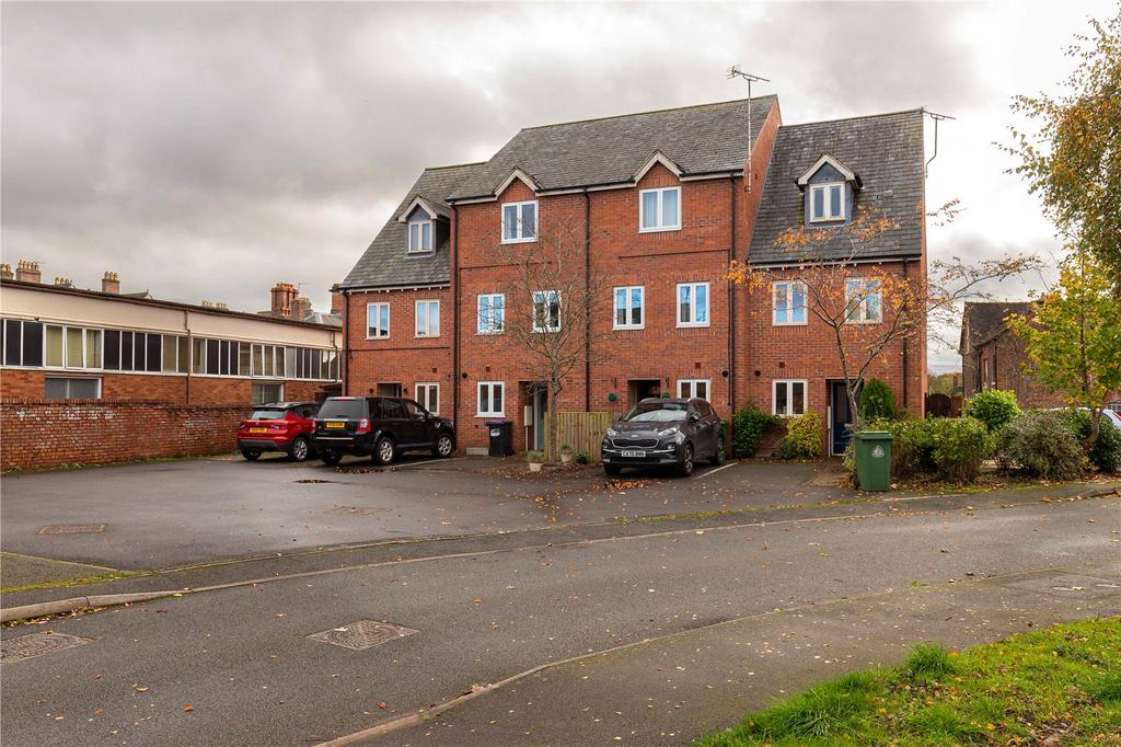 Dairy Close, Market Drayton... 4 bed terraced house to rent £875 pcm