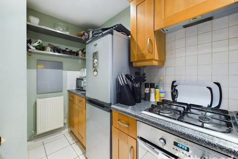 1 bedroom flat for sale, Kidman Close, Romford RM2