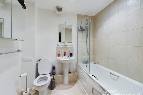 1 bedroom flat for sale, Kidman Close, Romford RM2