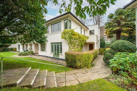 3 bedroom flat for sale, Colebrook Close, Putney, London, SW15