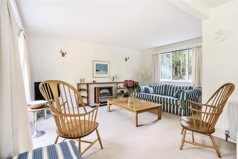 6 Abbots Ride, Farnham, GU9 8HY