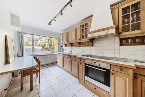 6 Abbots Ride, Farnham, GU9 8HY