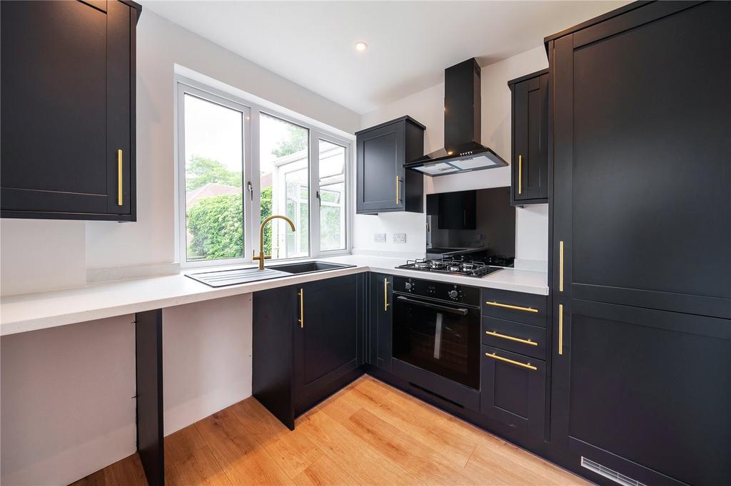 Lower Farnham Road, Aldershot... 3 bed detached house for sale £500,000