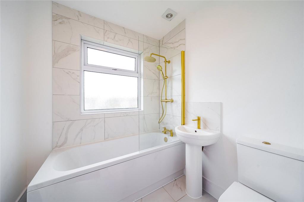 Lower Farnham Road, Aldershot... 3 bed detached house for sale £500,000