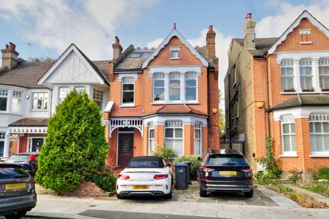 5 bedroom detached house to rent, 7 Old Park Road, N13 4RG