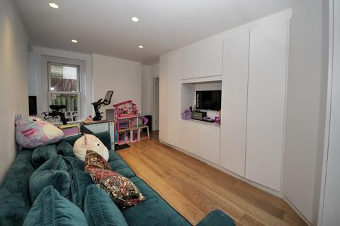 5 bedroom detached house to rent, 7 Old Park Road, N13 4RG