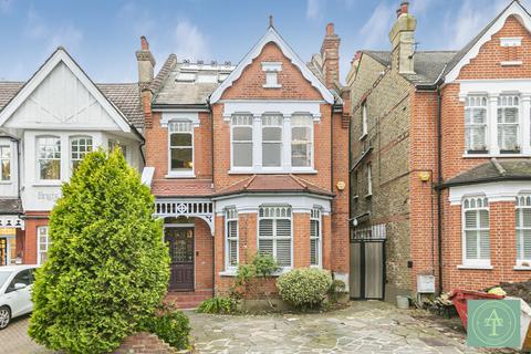 5 bedroom detached house to rent, Old Park Road, N13 4RG