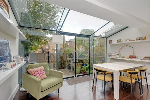 21 Trecastle Way, London, N7 0EL