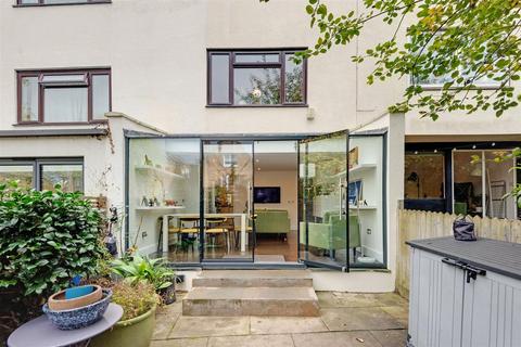 21 Trecastle Way, London, N7 0EL