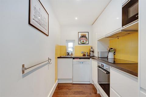 21 Trecastle Way, London, N7 0EL