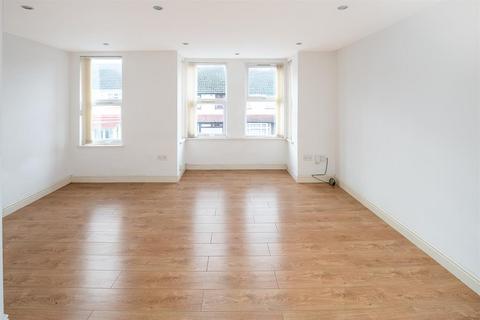 Studio to rent, Springfield Road, London, N15