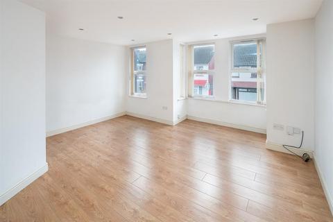 Studio to rent, Springfield Road, London, N15