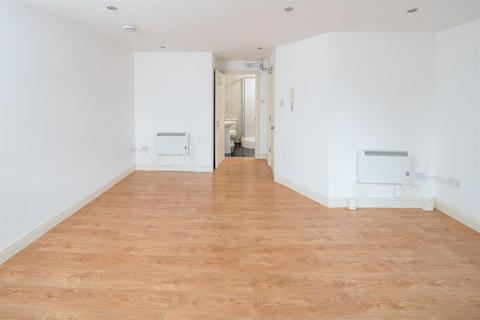 Studio to rent, Springfield Road, London, N15