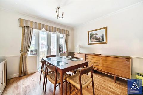 6 Edgewood, Brackley, NN13 6PJ