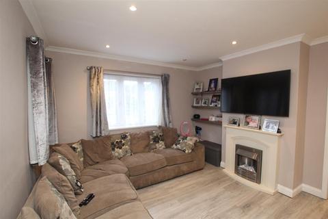 2 bedroom house to rent, Costead Manor Road, Brentwood