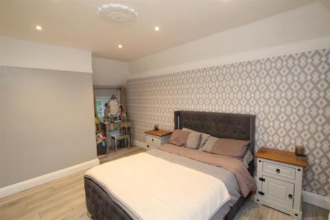 2 bedroom house to rent, Costead Manor Road, Brentwood