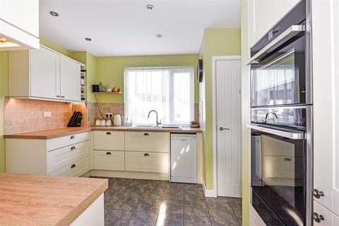 18 Blackdown Crescent, Havant, PO9 5AZ
