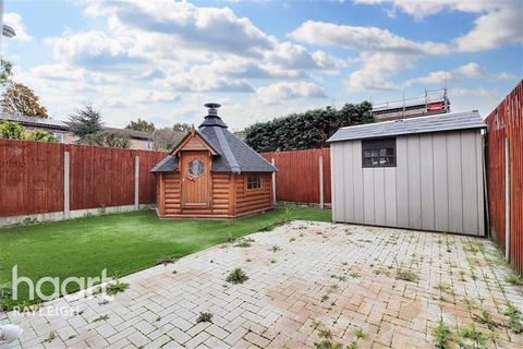 2 bedroom semi-detached house to rent, Pembroke Mews - Pitsea - SS13