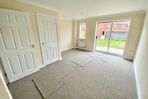 3 bedroom townhouse to rent, Hestercombe Close, Weston-Super-Mare,