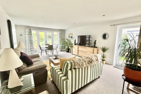 10 Brookdale Close, Broadstone, BH18 9AA