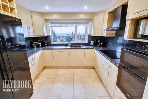 4 bedroom detached house for sale, Avon Close, Higham