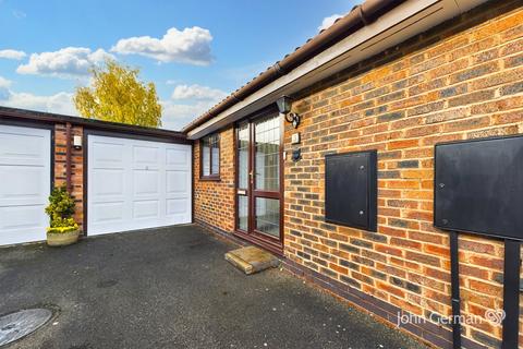 3 bedroom bungalow for sale, Rookery Close , Yoxall