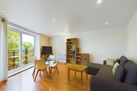 2 bedroom apartment to rent, Alscot Road, Bermondsey