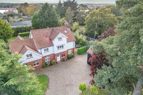 4 bedroom detached house for sale, Romany Road, Lowestoft