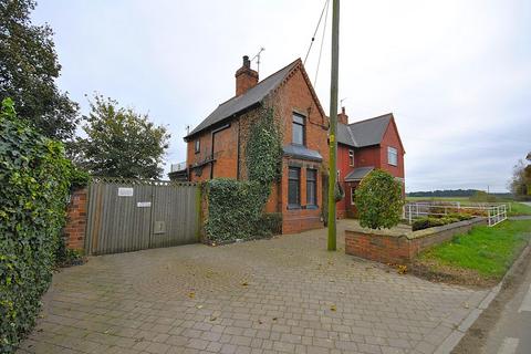 3 bedroom cottage for sale, Stripe Road, Doncaster DN11