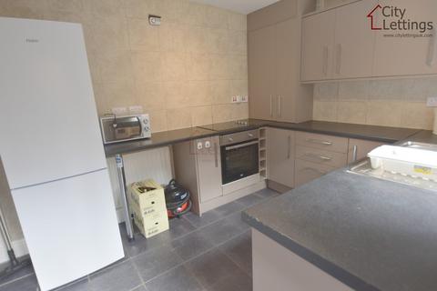 5 bedroom terraced house to rent, Forest Fields Nottingham NG7