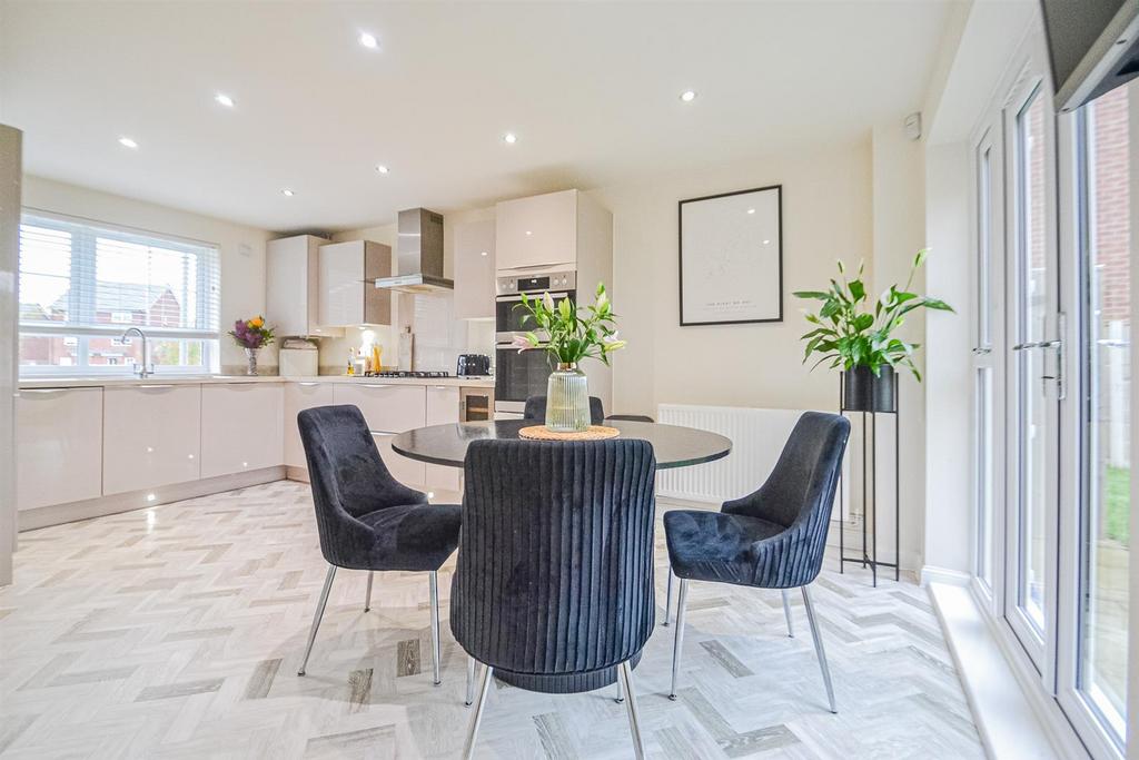 Dining Area &amp; Kitchen